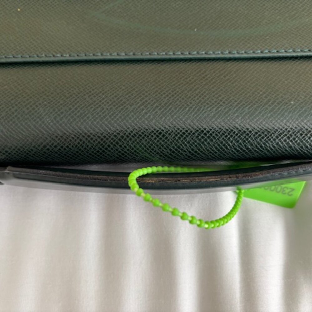 😘LV Taiga Serviette Kourad Epicea Green Briefcase💚 - Picture 7 of 16